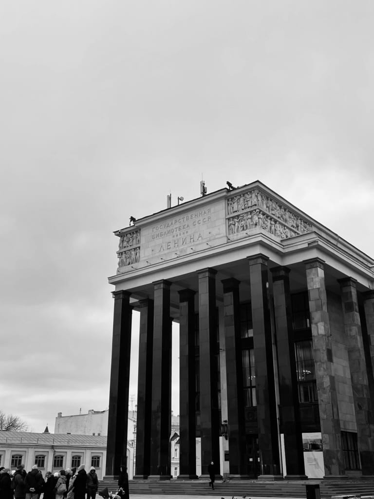 Дома не вертятся — кадр 47